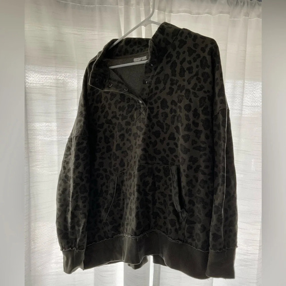 Women’s Maurice’s green leopard print sweater size 2XL - Picture 1 of 6